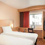 Ibis Paris La Defense Esplanade 酒店 3*
