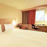 Ibis Paris La Defense Esplanade Hotell