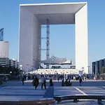 Ibis Paris La Defense Esplanade 酒店 3*