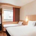 ホテル Ibis Paris La Defense Esplanade 3*