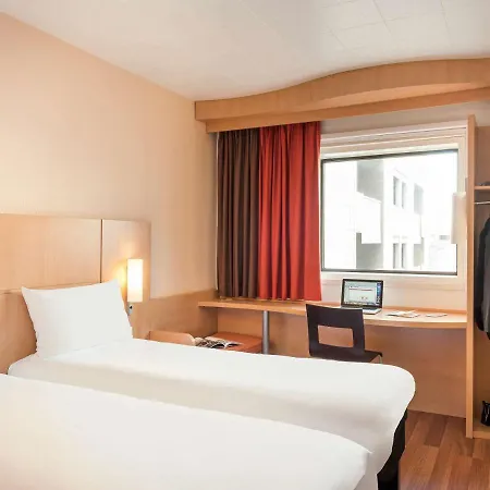 Ibis Paris La Defense Esplanade Hotell 3*