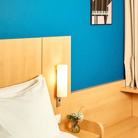 Ibis Paris La Defense Esplanade Hotell 3*