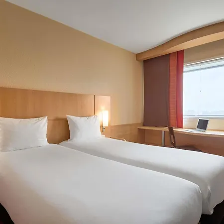 Ibis Paris La Defense Esplanade Hotel 3*