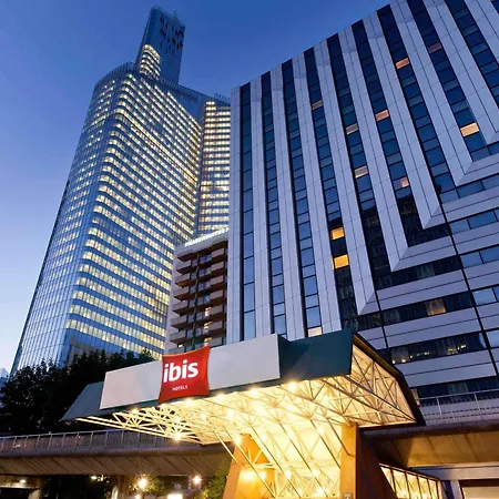 Hotell Ibis Paris La Defense Esplanade 3*