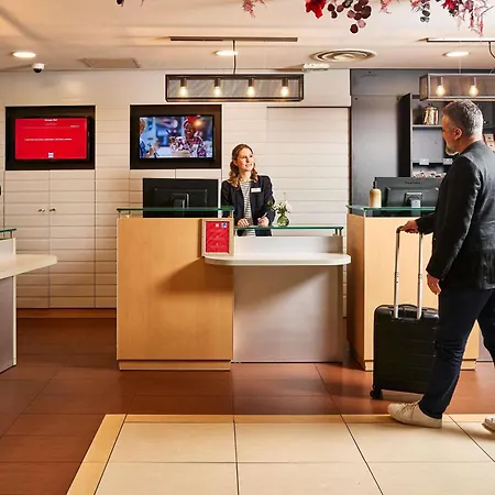 Ibis Paris La Defense Esplanade 3* Courbevoie