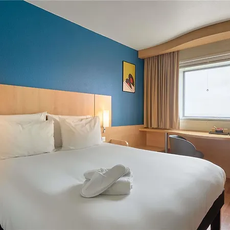 Ibis Paris La Defense Esplanade Hotel