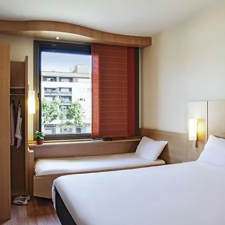 Ibis Paris La Defense Esplanade Otel 3*