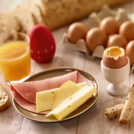 Hotel Ibis Paris La Defense Esplanade 3*