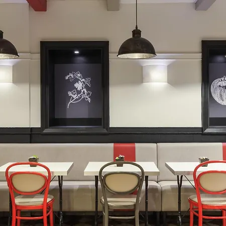 Ibis Paris La Défense Esplanade Hotel 3*