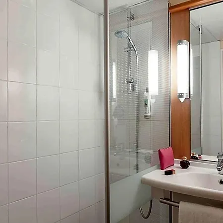 Ibis Paris La Defense Esplanade 3*