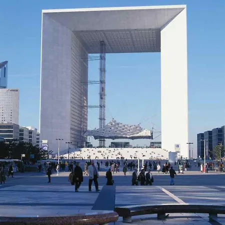 Ibis Paris La Defense Esplanade 酒店 3*