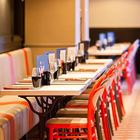 Otel Ibis Paris La Defense Esplanade