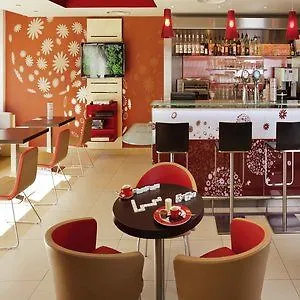 Ibis Paris La Defense Esplanade 库尔布瓦