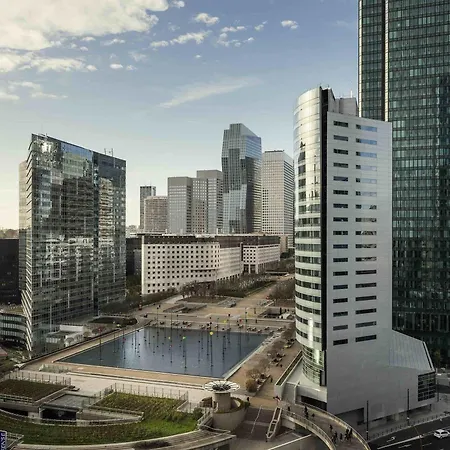 ホテル Ibis Paris La Defense Esplanade 3*