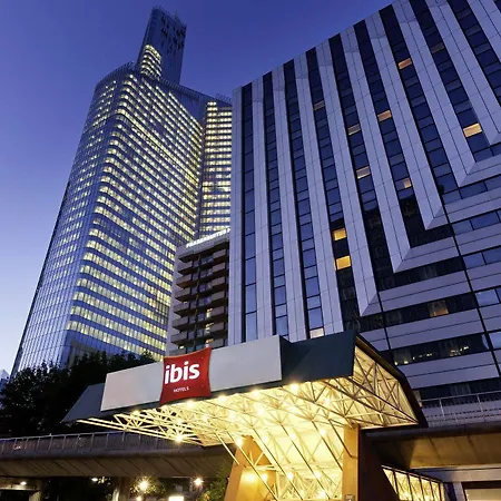 Ibis Paris La Defense Esplanade 3*