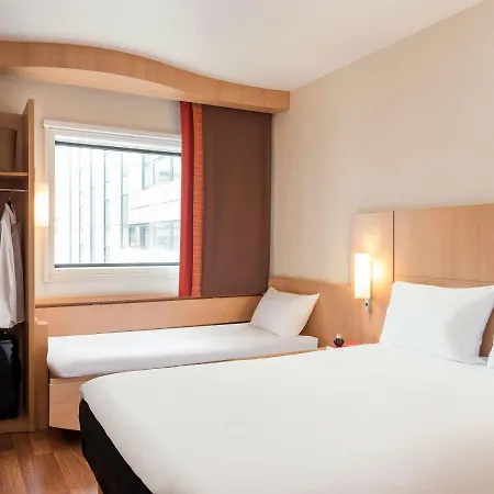 Hotel Ibis Paris La Defense Esplanade 3*