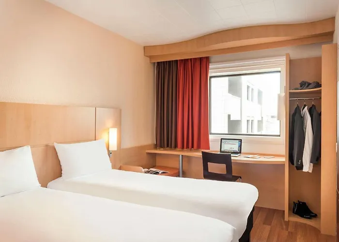 Ibis Paris La Defense Esplanade 酒店 3*