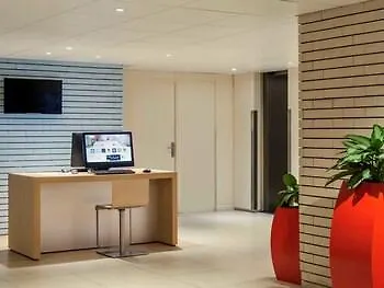 מלון Ibis Paris La Defense Esplanade 3*