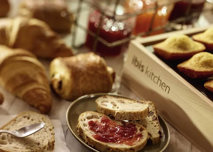 Ibis Paris La Defense Esplanade 호텔