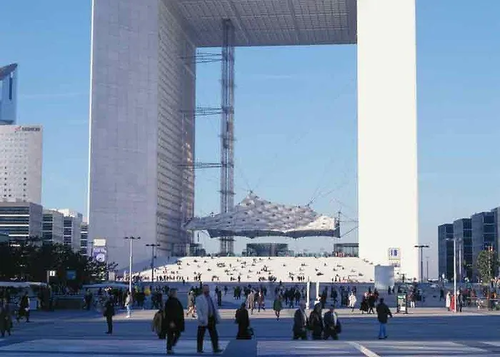 Ibis Paris La Defense Esplanade 酒店 3*