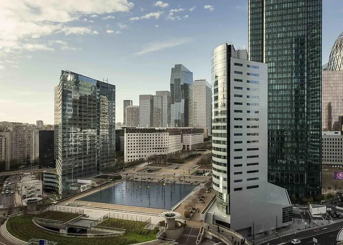 Hotel Ibis Paris La Défense Esplanade 3*