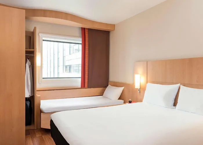 מלון Ibis Paris La Defense Esplanade 3*